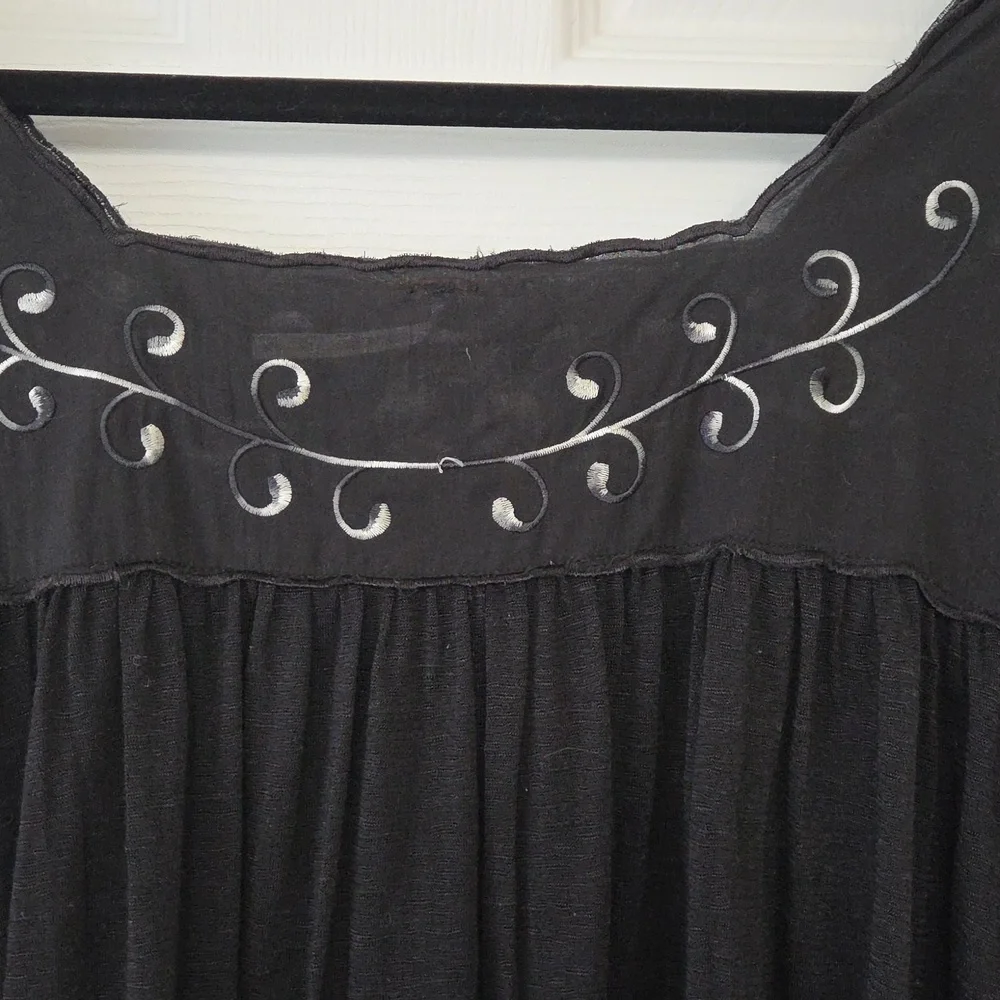 FREE PEOPLE BED OF ROSES FLOWY SEMI SHEER BELL SLEEVES FLORAL EMBROIDERY